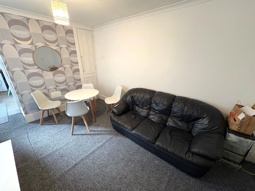 Property photo 2 of 10 x (12)