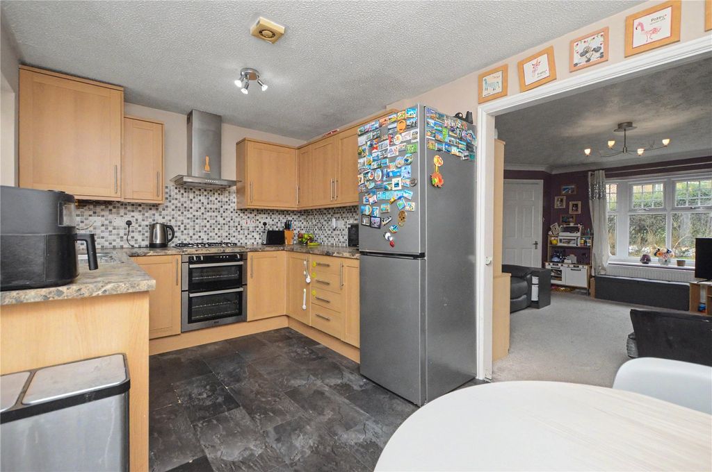 Property photo 3 of 16 Picture No. 11