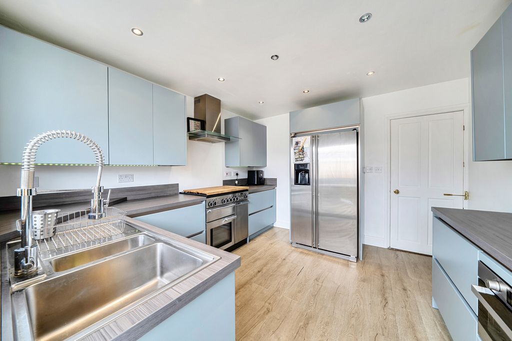Property photo 2 of 14 1464967-13-6A0F22...