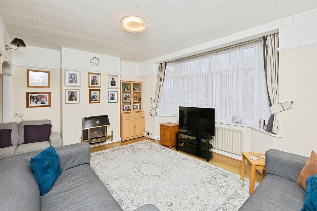 Property photo 3 of 19