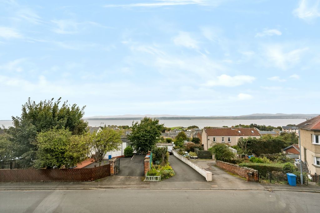 Property photo 2 of 42
