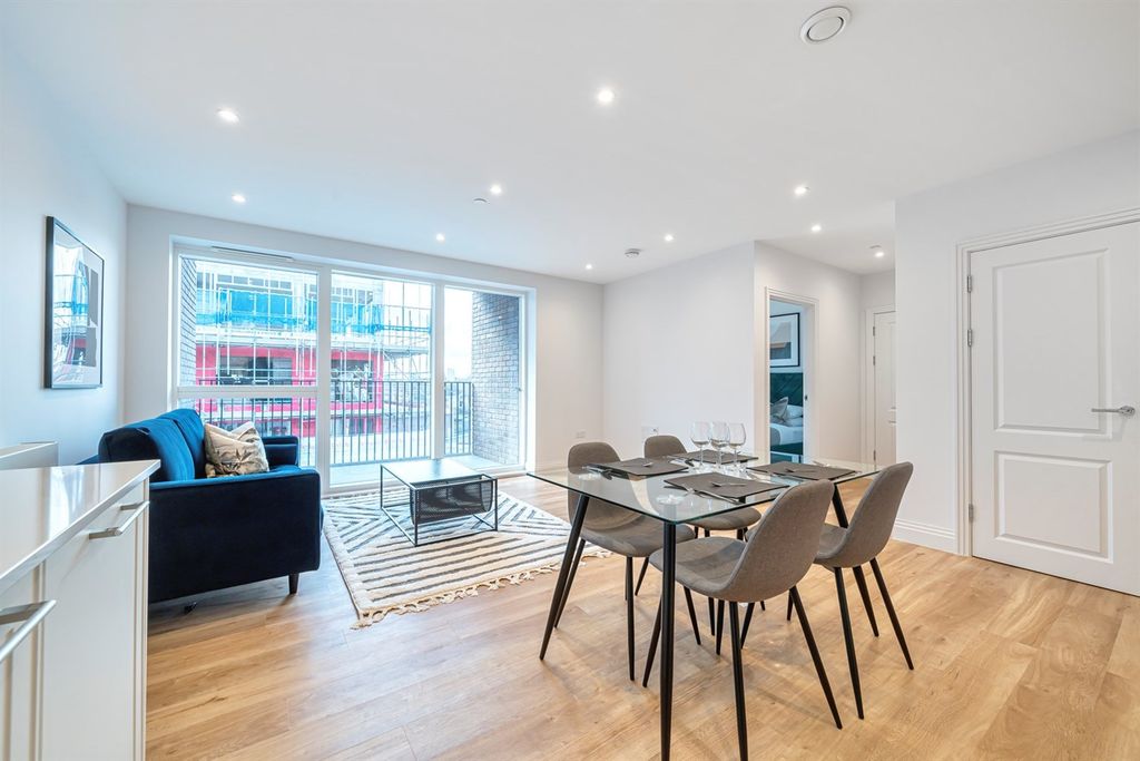 Property photo 2 of 7 Living Area