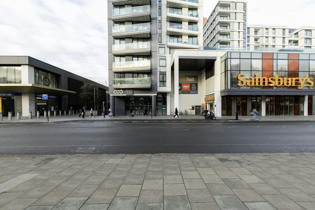 Property photo 1 of 7 Unit E, 2 Hebden Way -21.Jpg