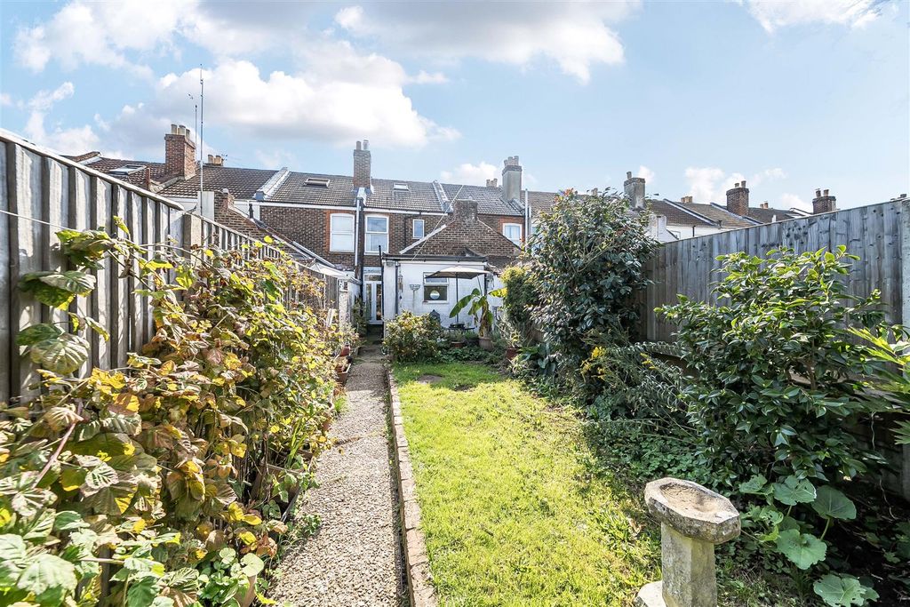 Property photo 3 of 19 Garden