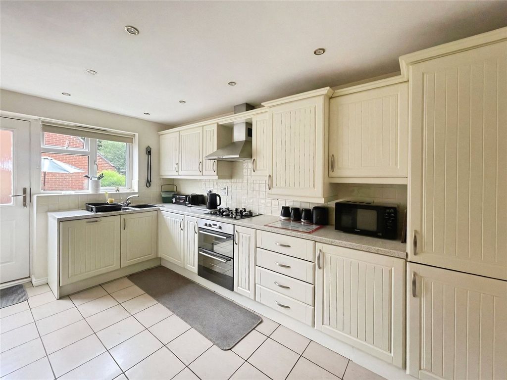 Property photo 2 of 28 Kitchen