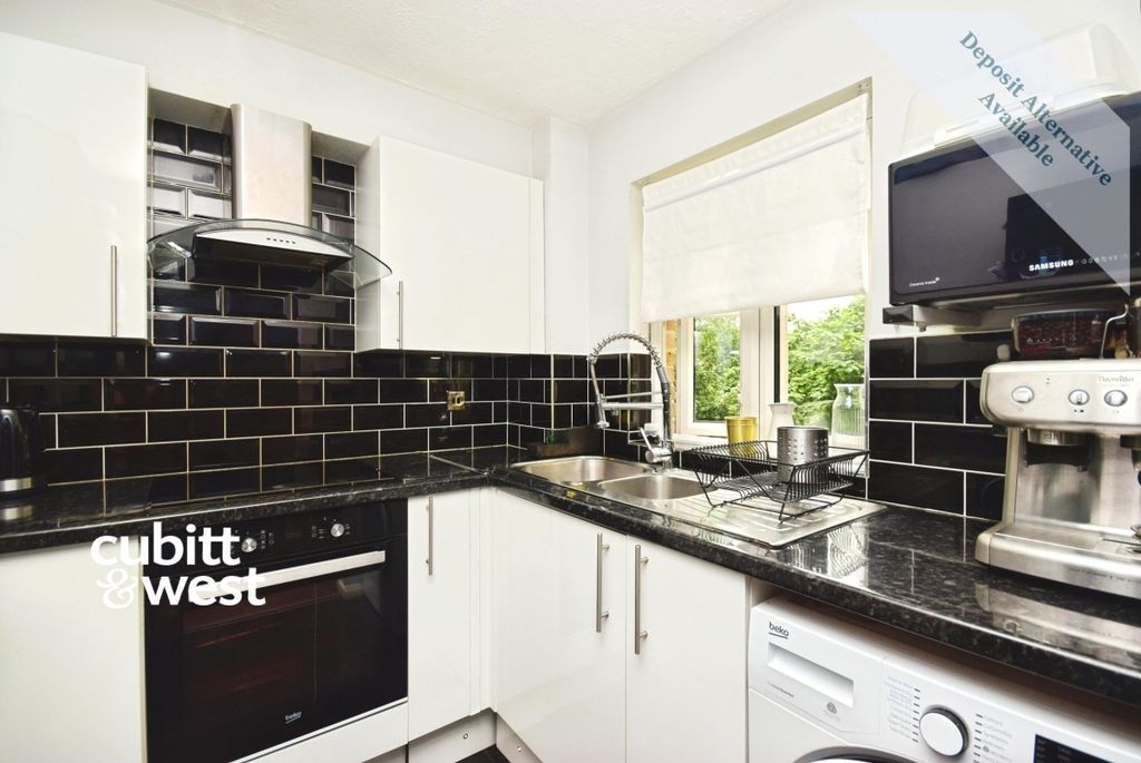 Property photo 2 of 12 Kitchen
