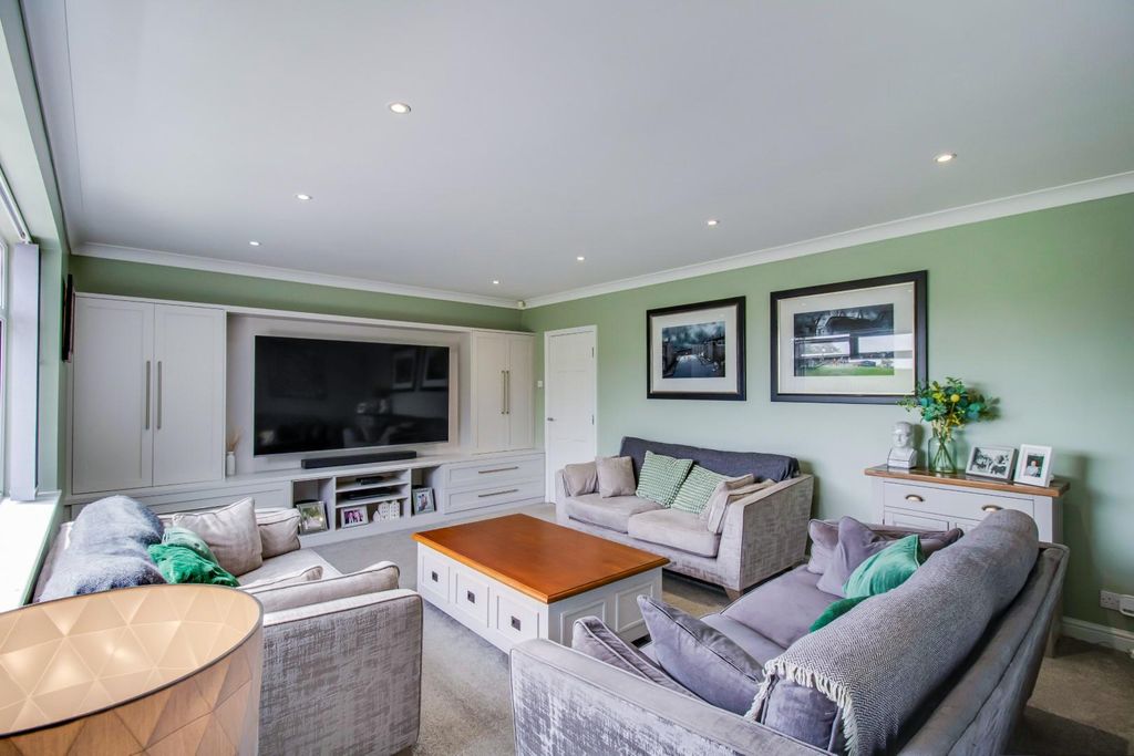 Property photo 2 of 18 Living Room