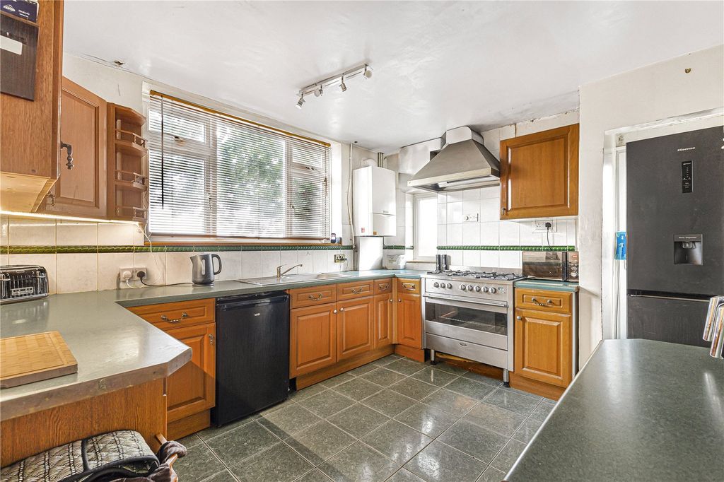 Property photo 3 of 19 Kitchen
