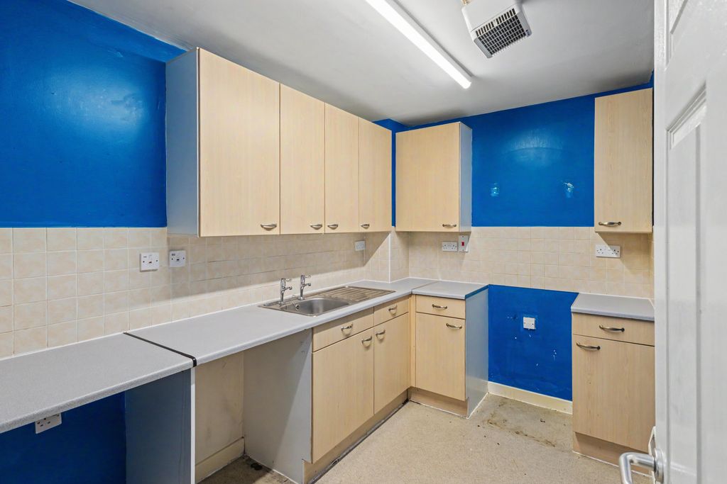 Property photo 2 of 14 Flat 15, Ashmoor House, Dragon Parade, Harrogate, North Yorkshire, Hg1 5Qf