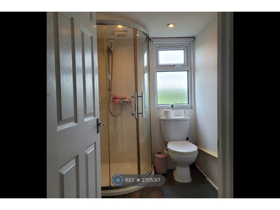 Property photo 2 of 15 En Suite To Main Bedroom