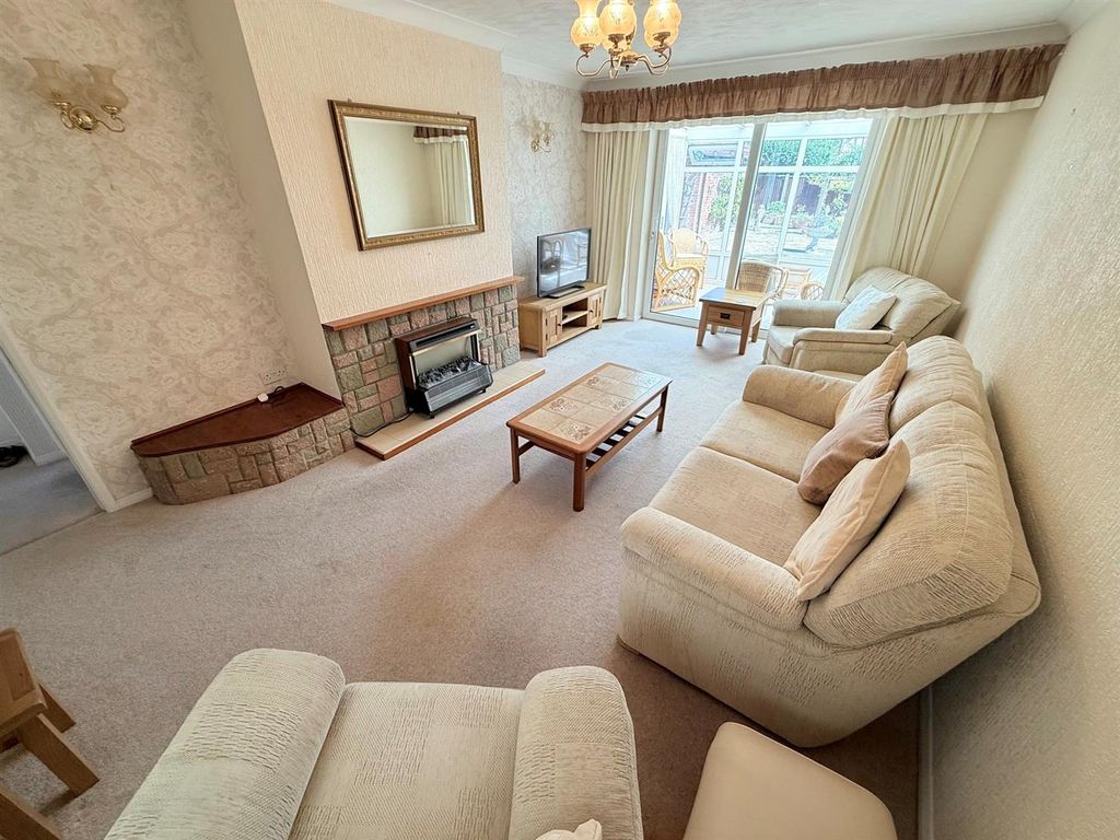 Property photo 2 of 20 Lounge