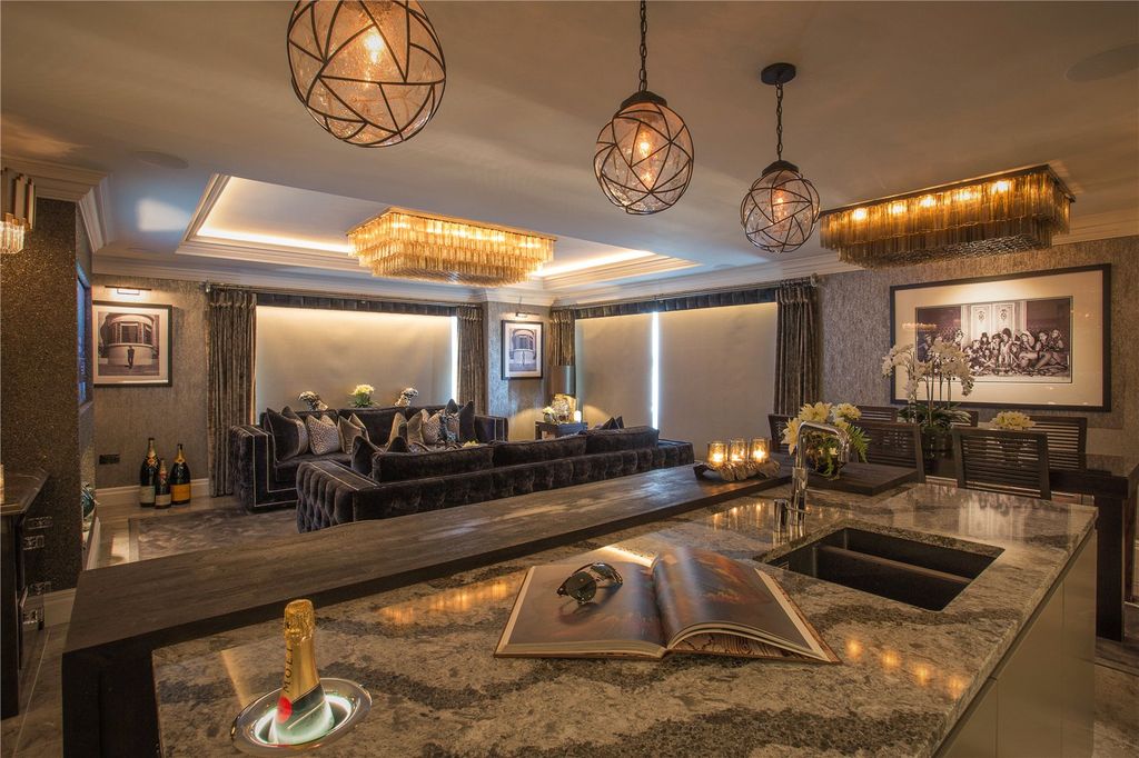 Property photo 2 of 26 Dining-Lounge