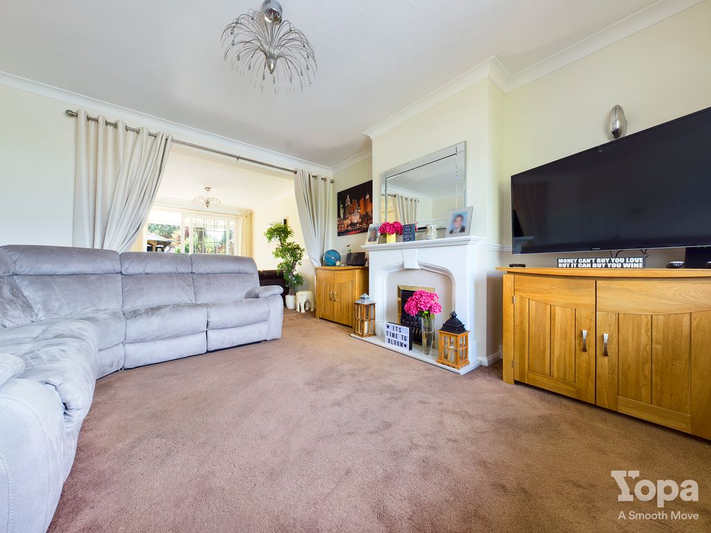 Property photo 2 of 19 Lounge