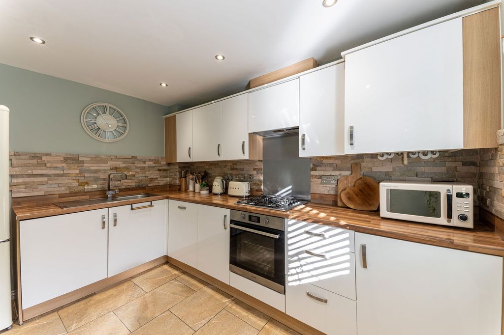 Property photo 2 of 26