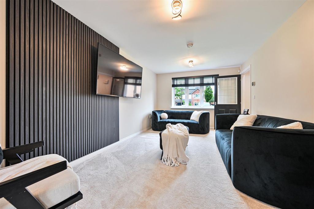 Property photo 3 of 34