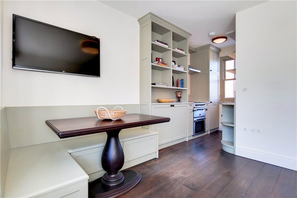 Property photo 3 of 11 Embankment Gardens