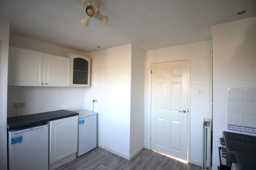 Property photo 3 of 6 Kitchen