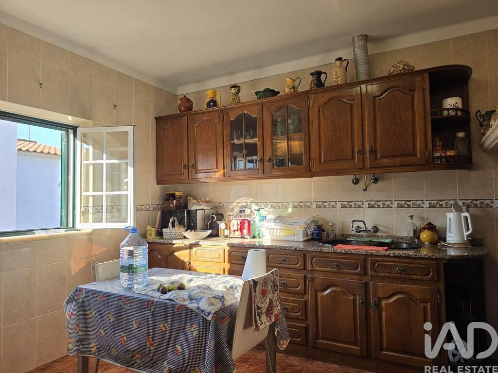Property photo 2 of 28