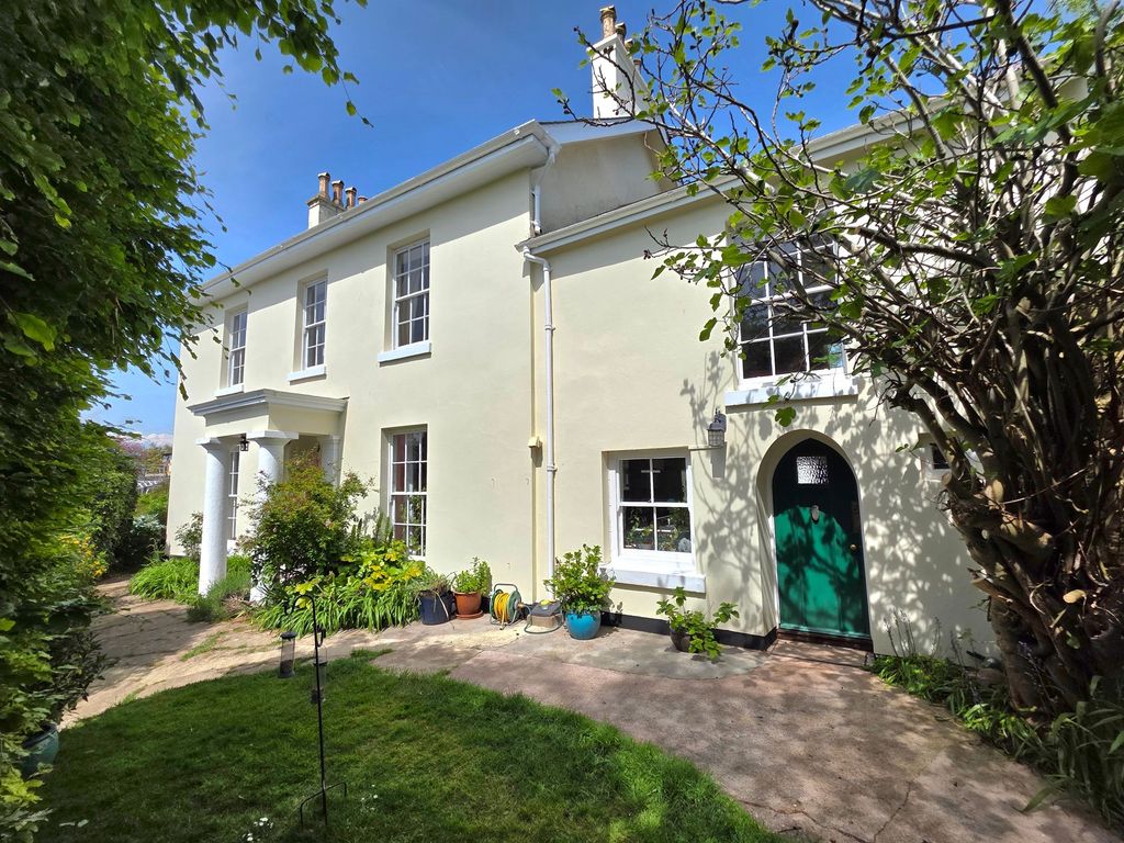 Property photo 1 of 43