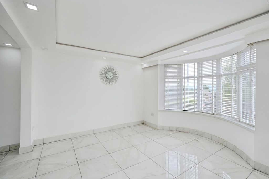 Property photo 3 of 19 Photo