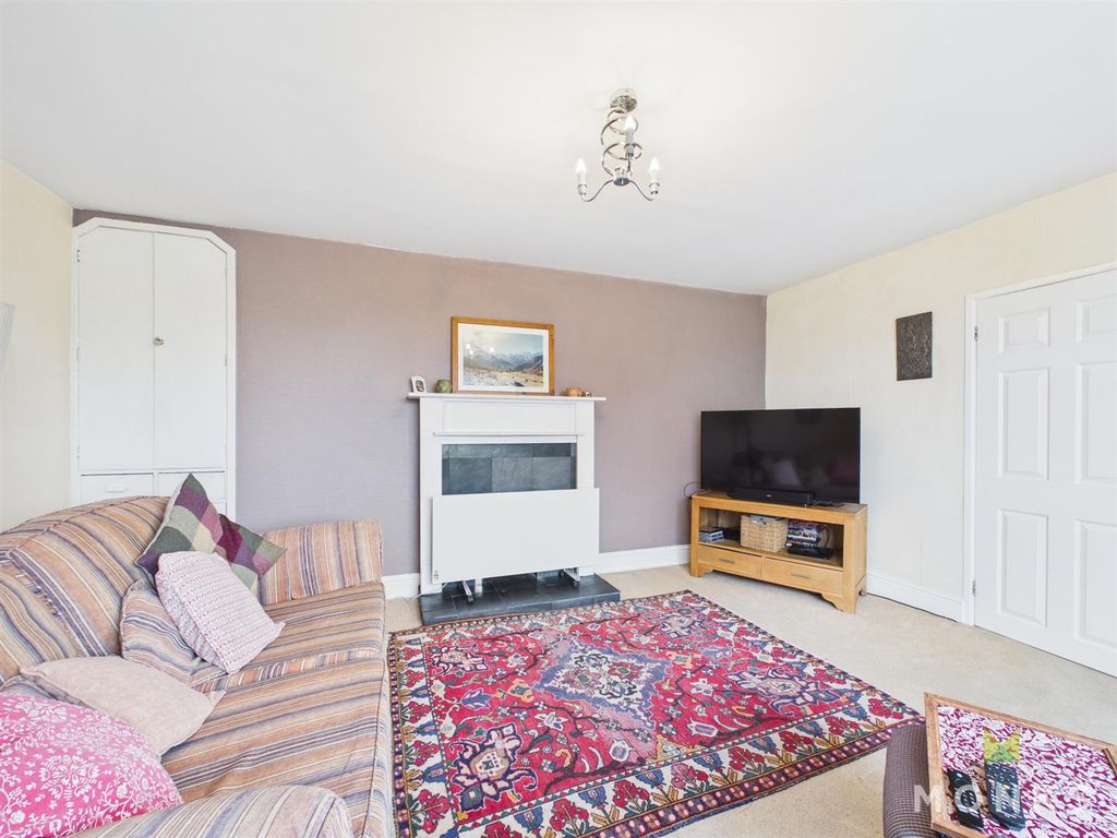 Property photo 3 of 24 Cam01520G0-Pr0375-Still037.Jpg