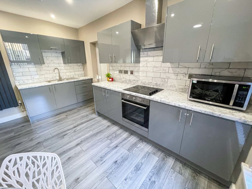 Property photo 2 of 10 127 Edinburgh(3)