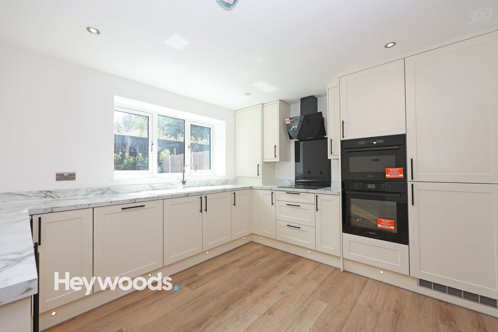 Property photo 2 of 53