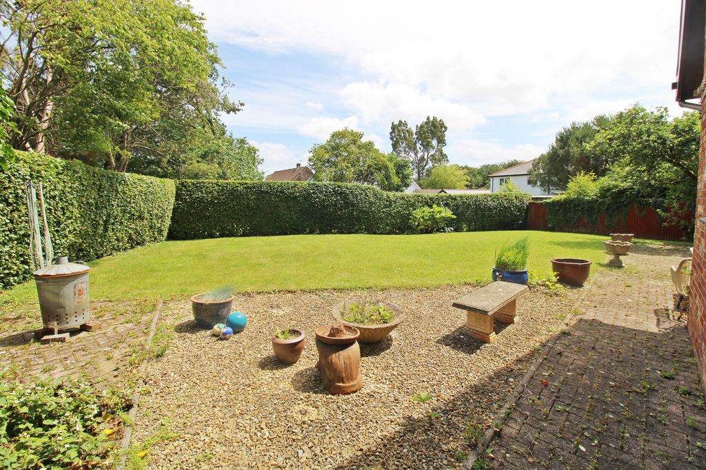 Property photo 2 of 34 Rear Garden