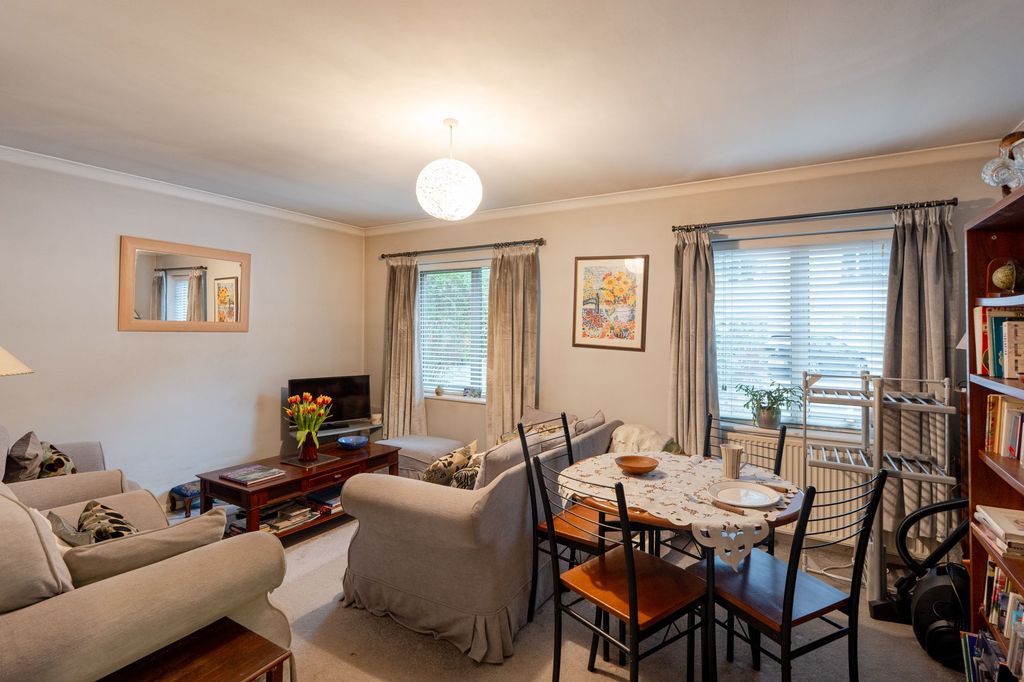 Property photo 3 of 8 Reception