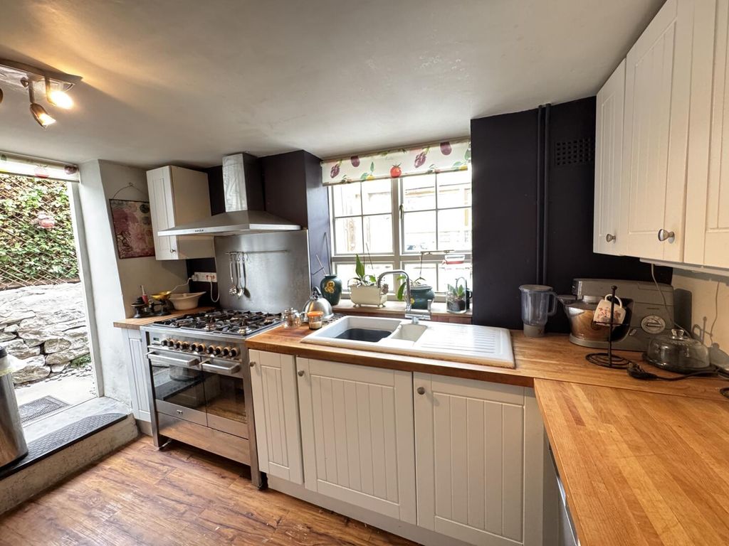 Property photo 3 of 14 Kitchen
