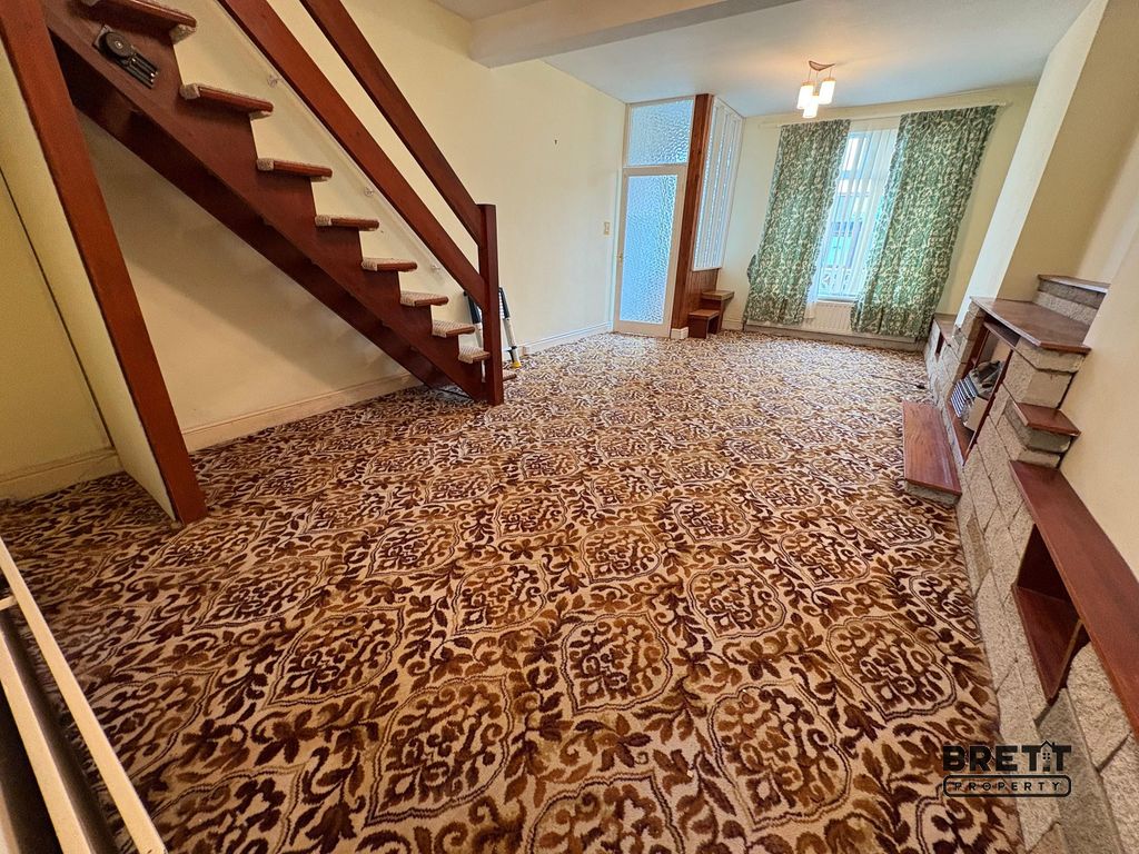 Property photo 2 of 10 Living Room