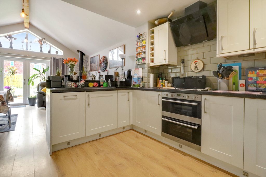 Property photo 3 of 13 Picture No. 02