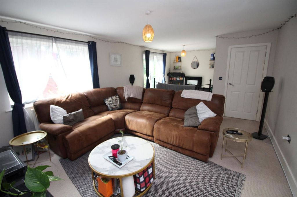 Property photo 3 of 24