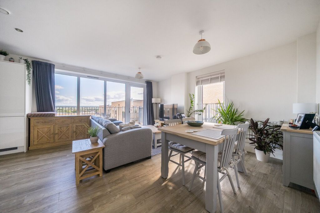 Property photo 2 of 27 Picture No. 20