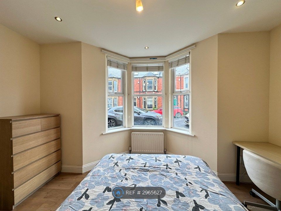 Property photo 2 of 34 Front Large Bedroom