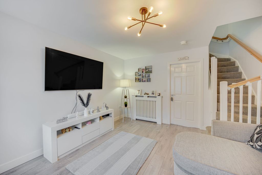 Property photo 2 of 21