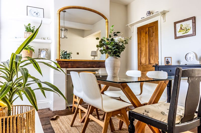 Property photo 3 of 31 .