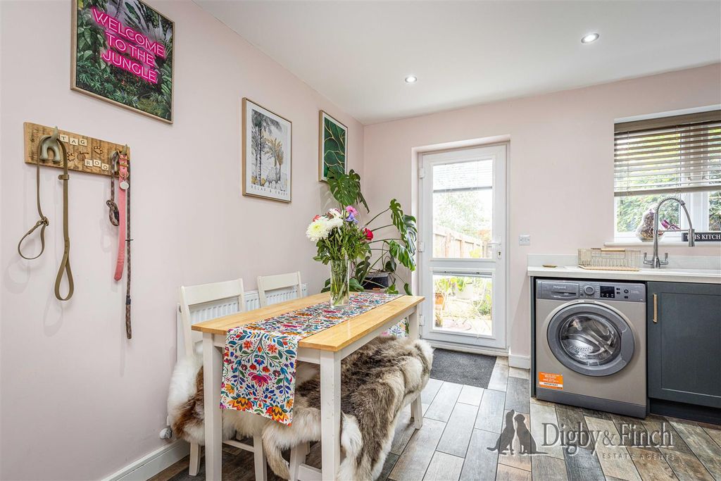 Property photo 3 of 19 Dining Kitchen