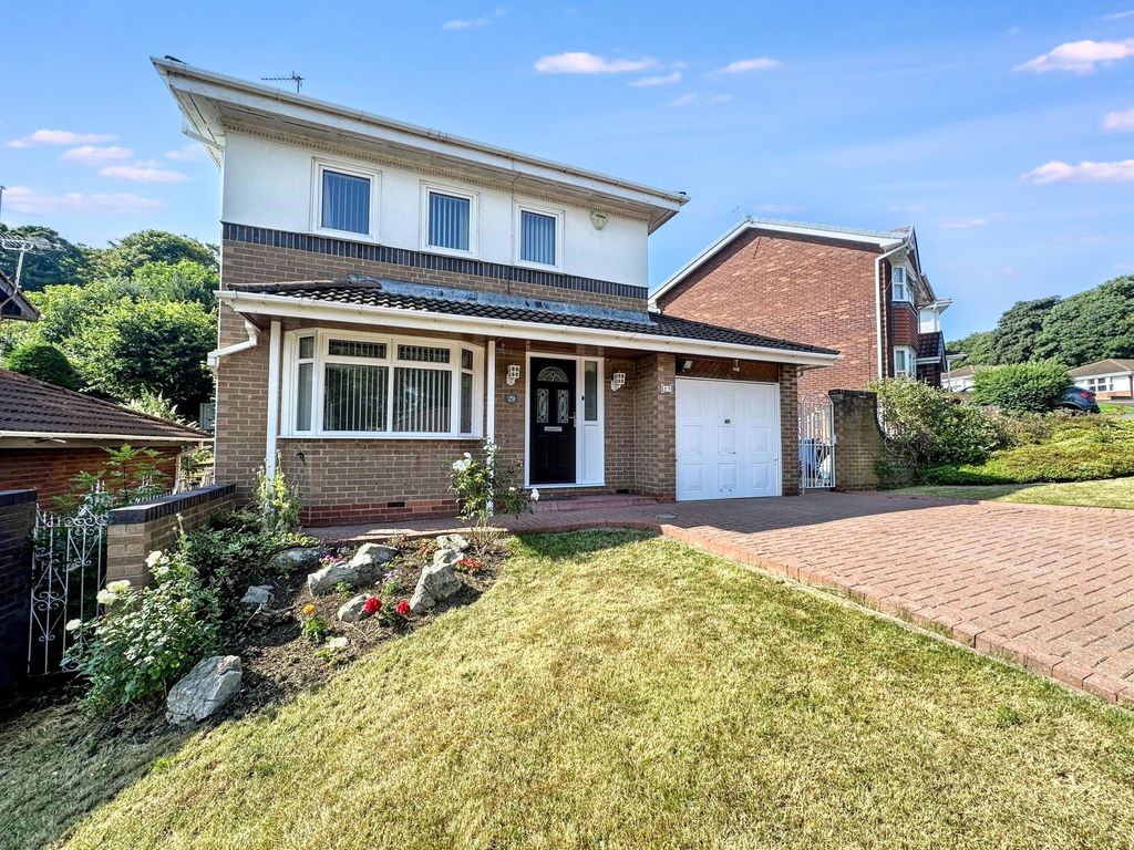 Property photo 1 of 28