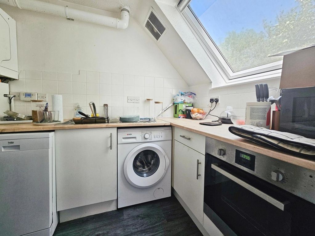 Property photo 3 of 7 Kitchen