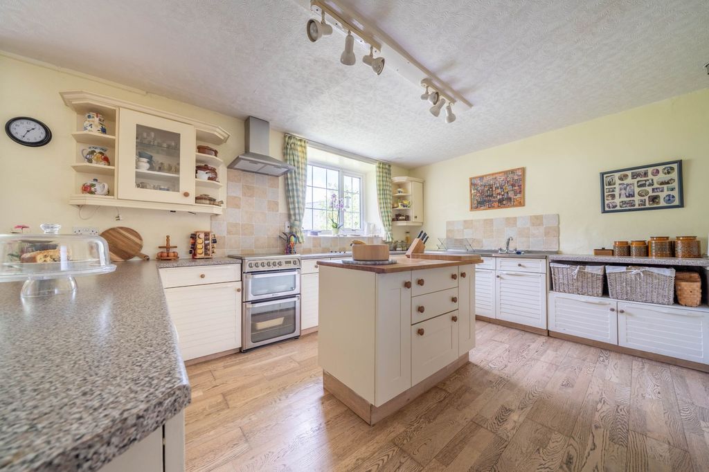 Property photo 2 of 38