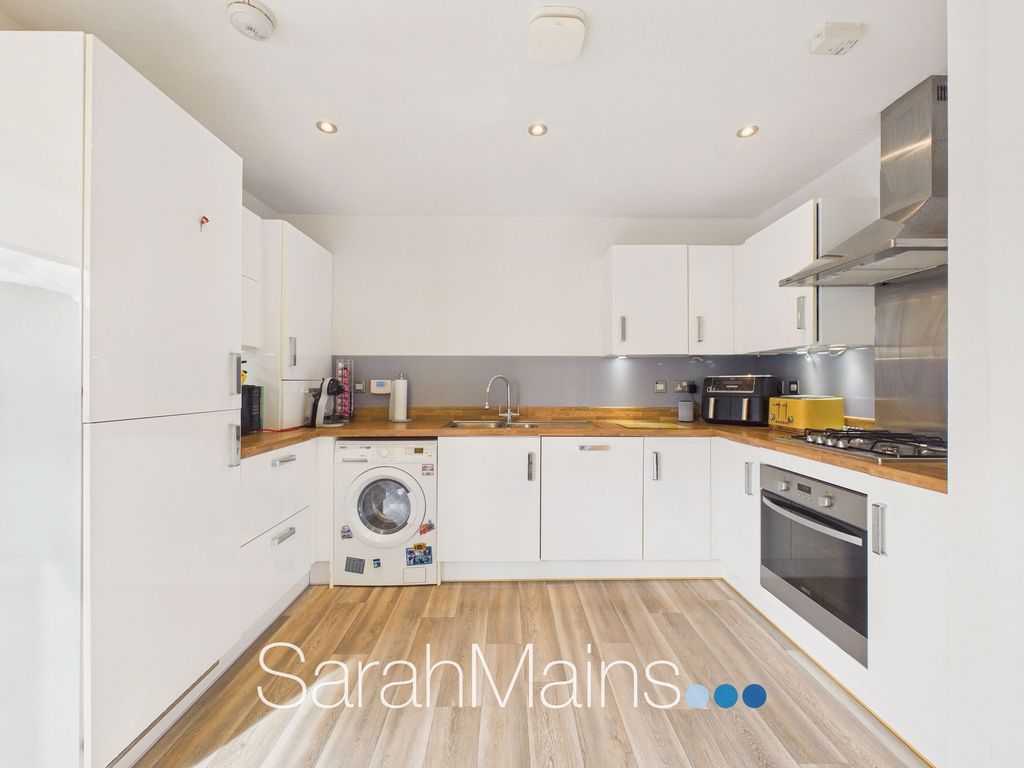 Property photo 2 of 17 Dining Kitchen