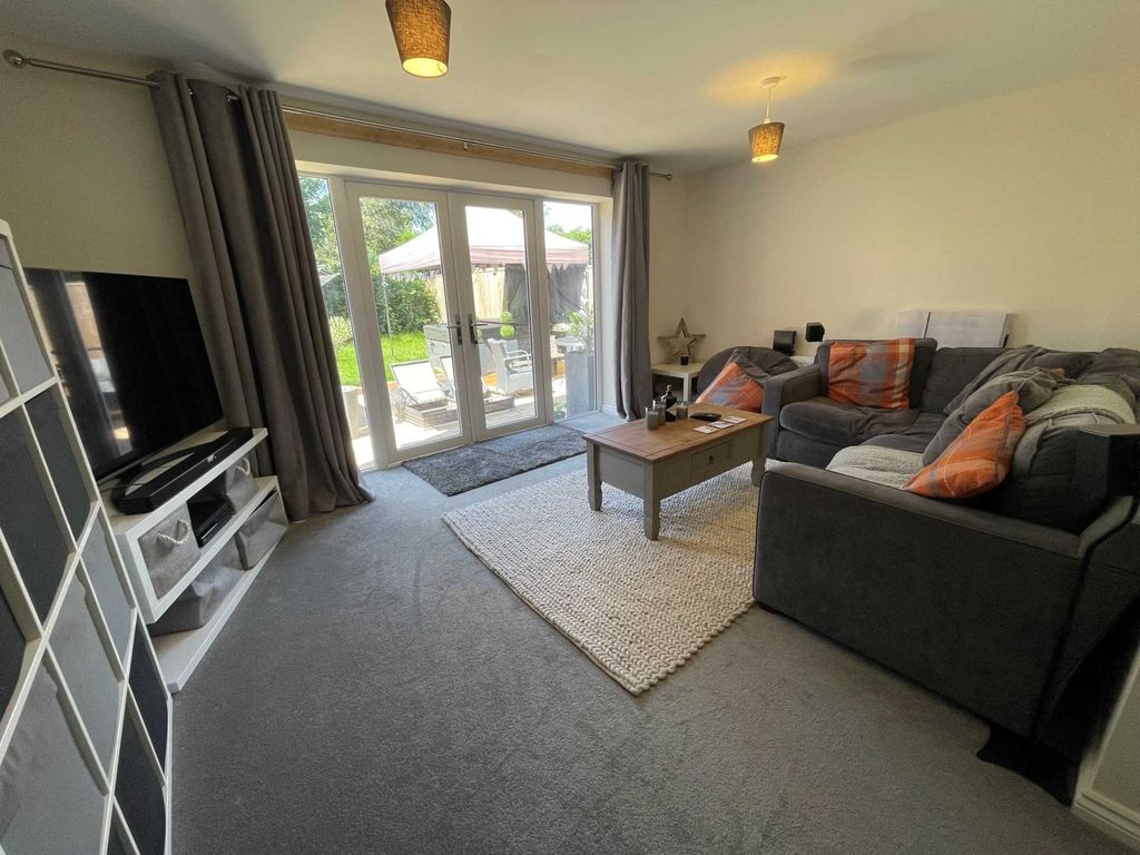 Property photo 2 of 11