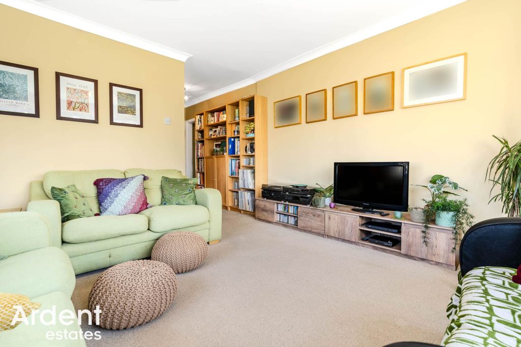 Property photo 3 of 27