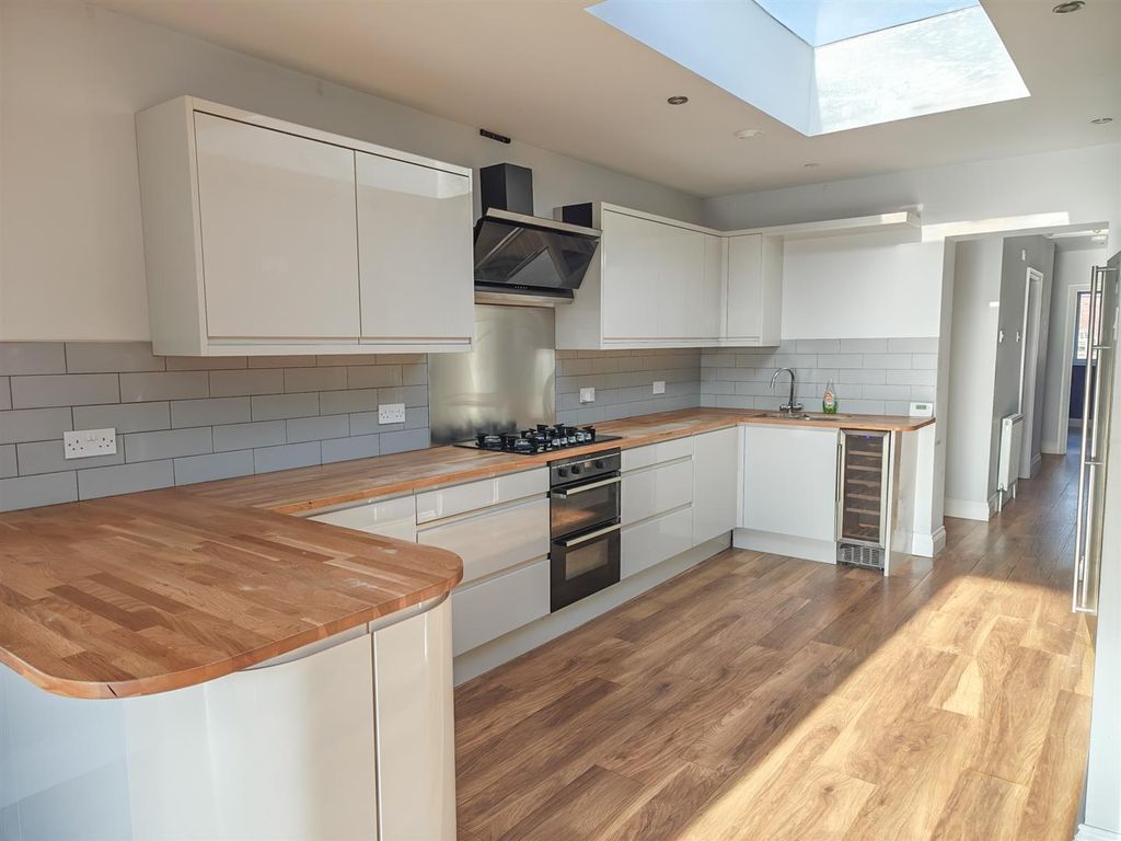 Property photo 3 of 13 Kitchen