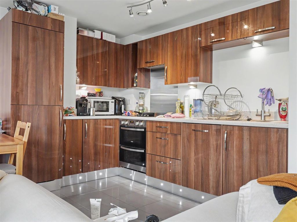 Property photo 3 of 12 Kitchen