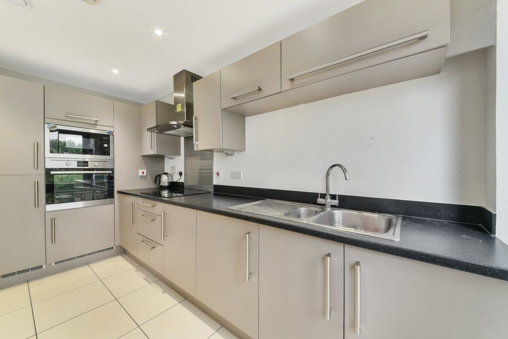 Property photo 2 of 8 Kitchen