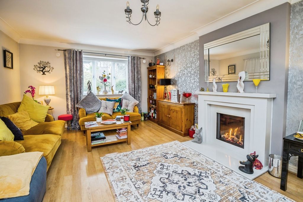 Property photo 2 of 22 Living Room