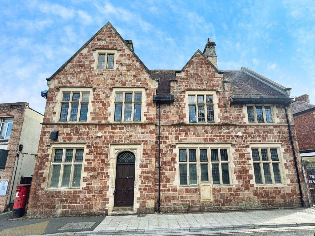 Property photo 1 of 11