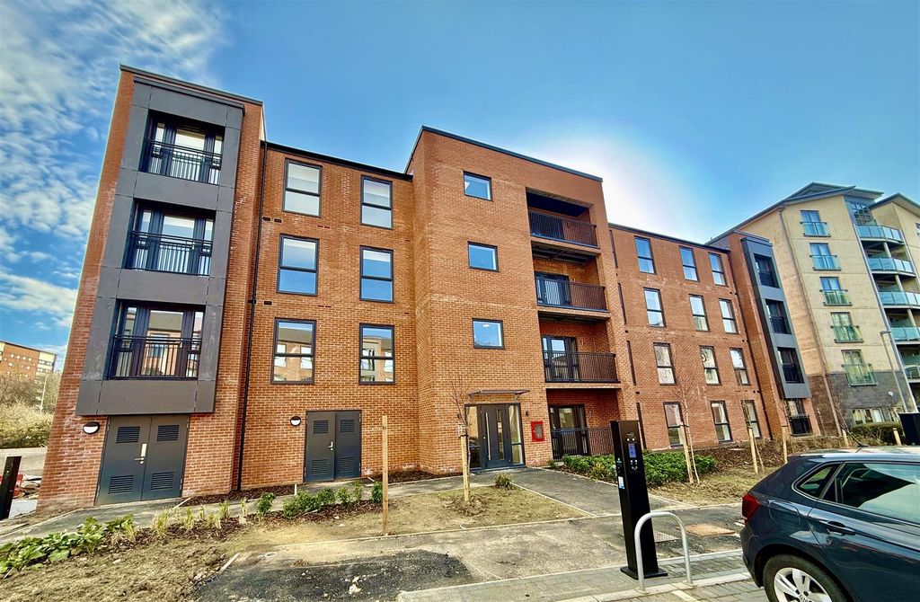 Property photo 2 of 10 External